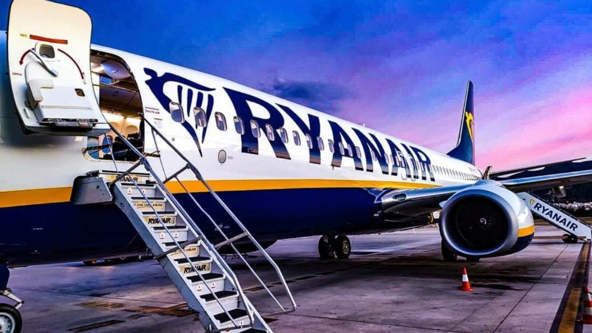 RYANAIR DUSK