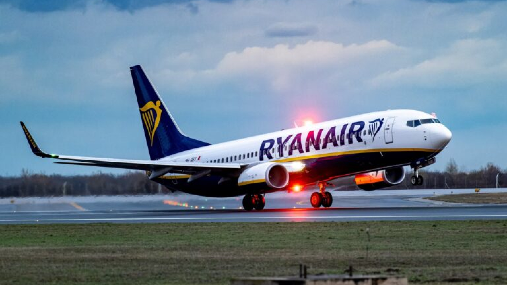 Bucharest,,Romania,-,April,25,,2022,-,The,Ryanair,Plane
