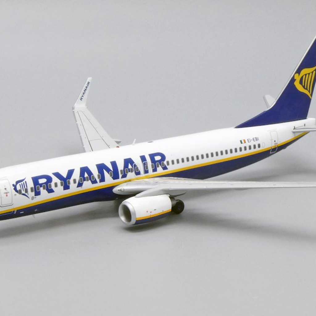 jc-wings-xx2492-boeing-737-800-ryanair-ei-ebi-xa5-209606_0
