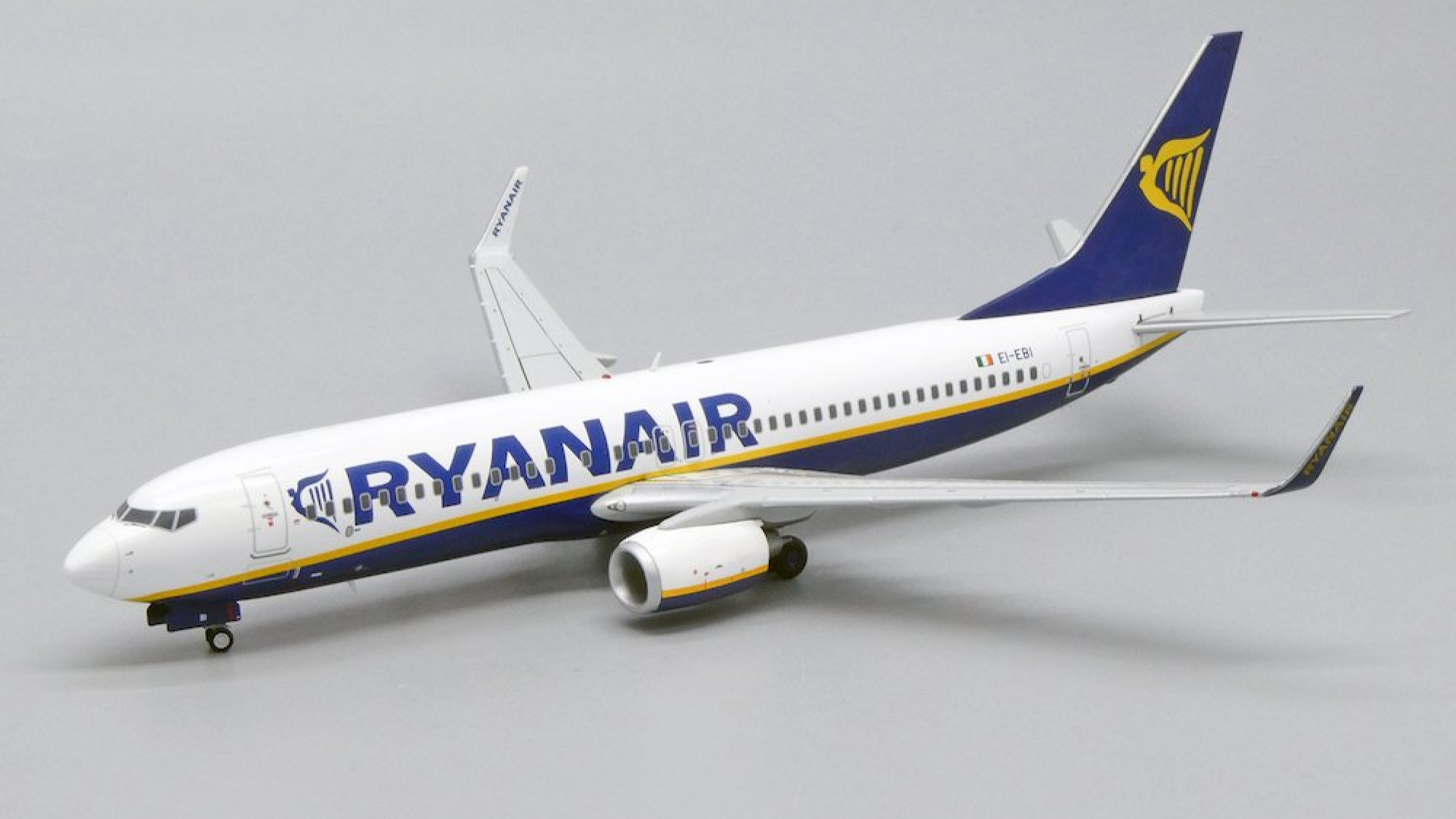 jc-wings-xx2492-boeing-737-800-ryanair-ei-ebi-xa5-209606_0